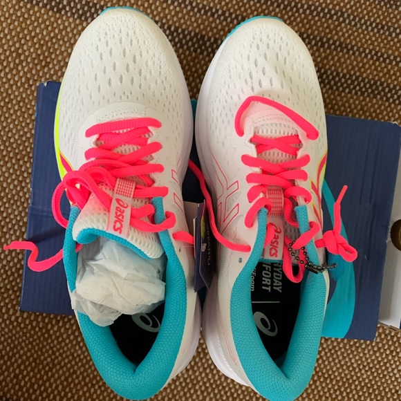 Women’s ASICS Size 6 NEW WITH TAGS!!! - Picture 3 of 4